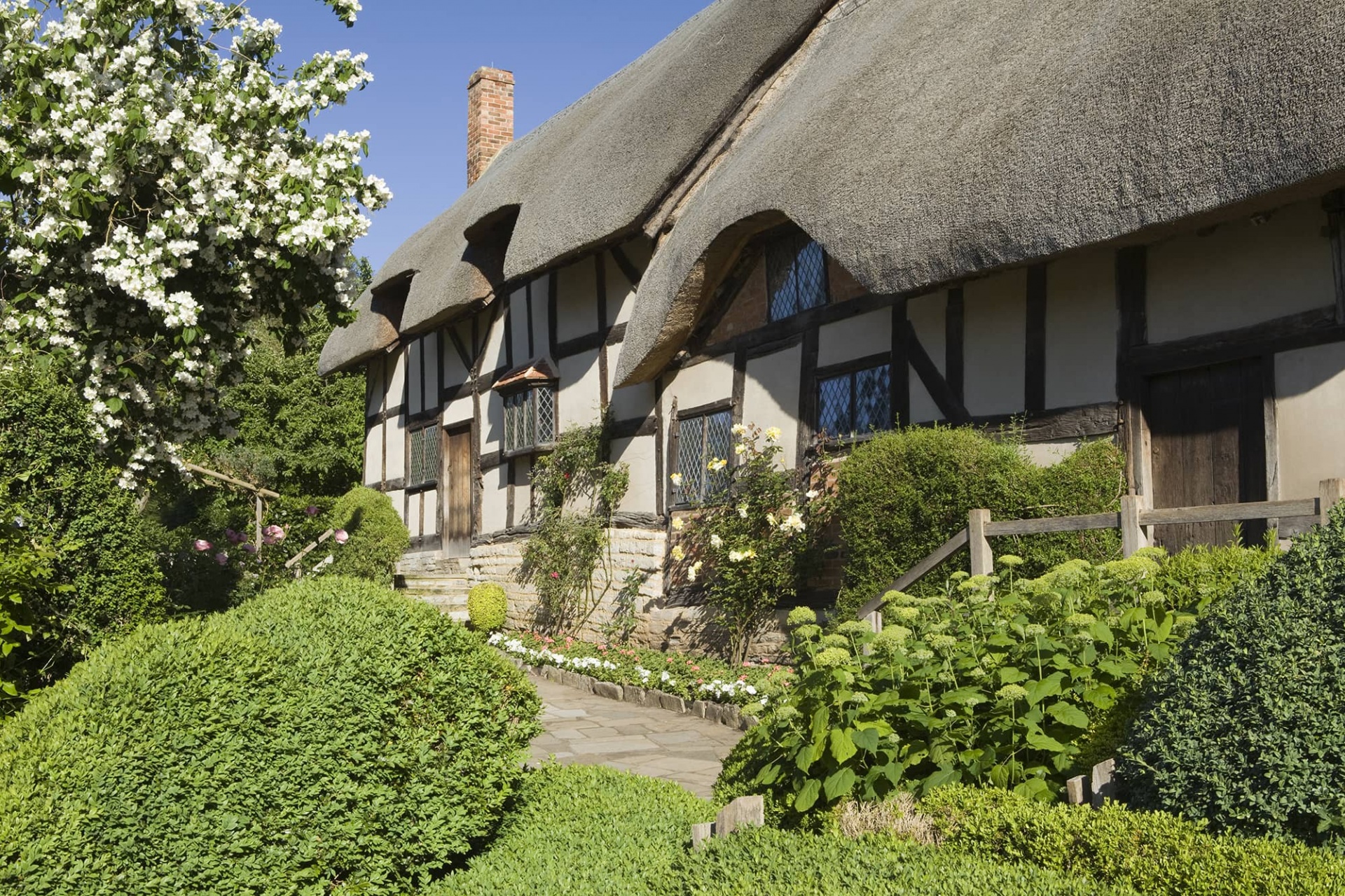 Anne Hathaway cottage, exterior